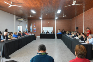 CONCEJALES EN BARRIO JUAN DE VERA: RESPUESTAS VECINALES Y REFORMAS